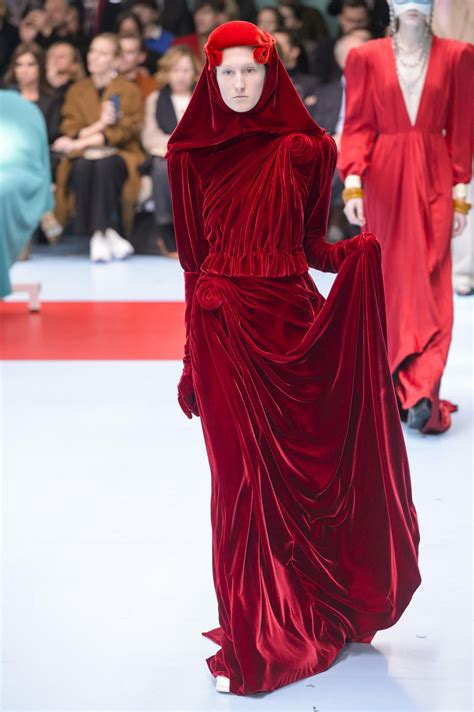 Keren Gucci Tampilkan Fashion Ala Hijab Di Milan Fashion Week 2018