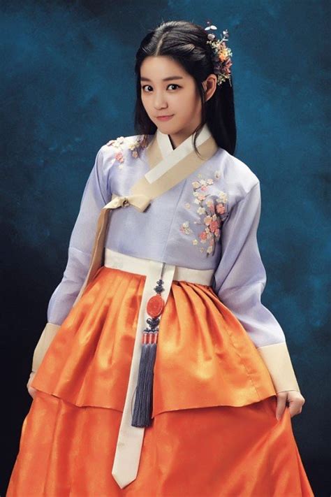 lee yoo bi picture 이유비 hancinema korean traditional dress traditional fashion