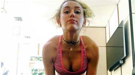 Strike A Pose Miley Cyrus Posts Mind Boggling Insta Snap Extra Ie
