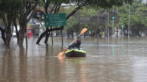 Video Sao Paulo Hit With Floods And Mudslides After Heavy Downpours