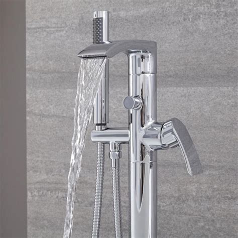 Freistehende standarmatur für badewanne wannenarmatur stehend handbrause schwarz. Standarmatur für freistehende Badewannen - mit Handbrause ...