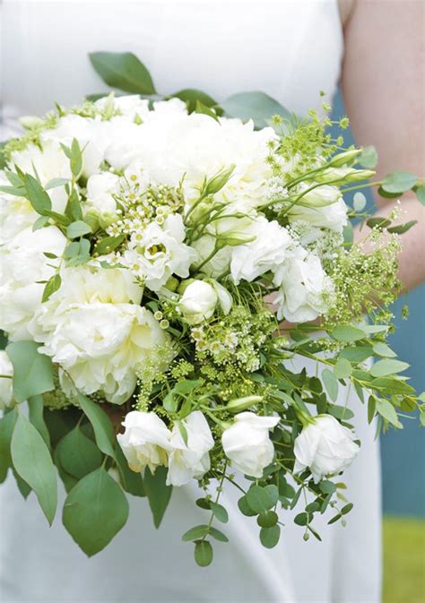Quick And Easy Diy Wedding Bouquet Wedding Flowers Diy Bridal