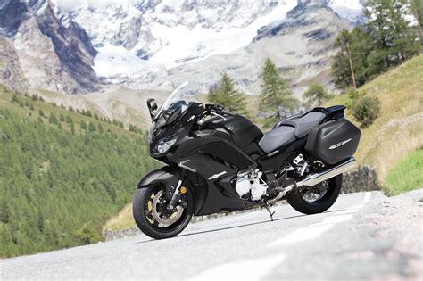 Search your preferred new model motorcyle or scooter. 2021 Yamaha FJR1300ES Guide • Total Motorcycle