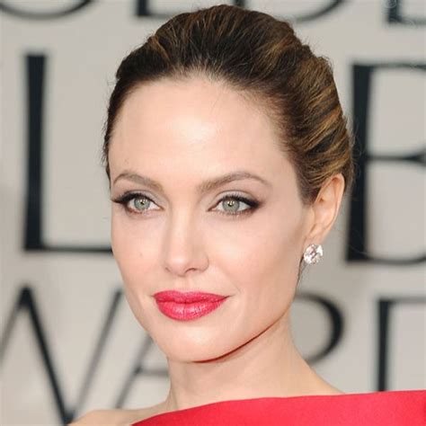 How To Do Angelina Jolie Eye Makeup Angelina Jolie Peinados Angelina