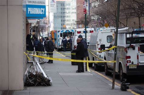 Man Jumps Off Midtown Building Lands On Hospital Oxygen Line Wsj