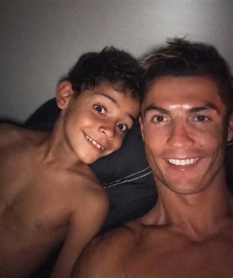 Filho Mais Velho De Ronaldo Faz 10 Anos Veja Os Melhores Momentos Com