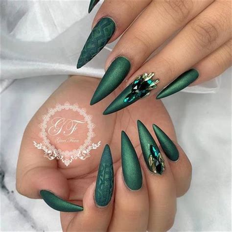 25 Stunning And Elegant Emerald Green Nail Designs For You Women