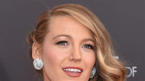 Blake Lively’s Hairstyle Side Swept Curls 2015 Beauty News Glamour Uk