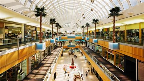 The curve is malaysia's first lifestyle pedestrianed shopping mall. Top 10 US Shopping Malls : Shopping : Travel Channel ...