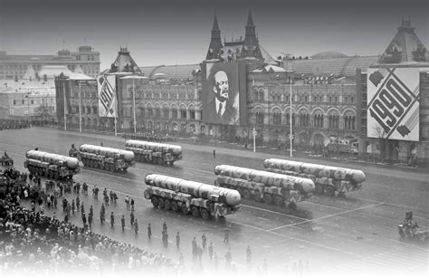 The Soviet Army On Parade 1946 1991 Canfora Publishing