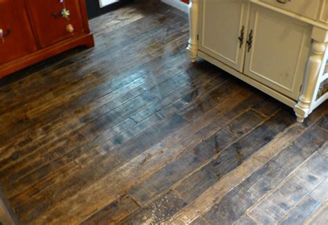 A Rustic Look For Your Home With Wood Vinyl Flooring Flooring Ideas