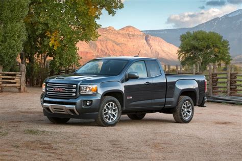 2017 Gmc Canyon Review And Ratings Edmunds