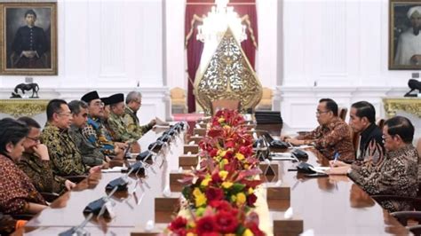Tebak Tebakan Bamsoet Dan Pimpinan MPR Bersama Jokowi Berapa Pasang