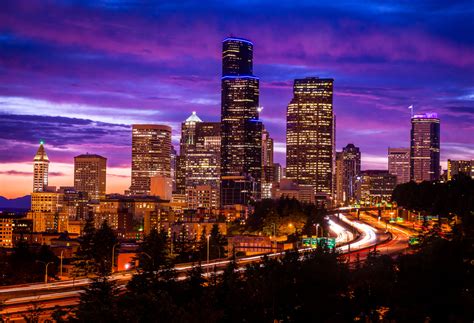 Occupying a narrow isthmus between the puget sound and lake washington, it is the biggest city in the pacific northwest, with 750,000 people in seattle and close to four million people in the metro area. Seattle Skyline - Professional Photographer in Cleveland