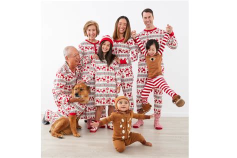 Top 16 Cute Matching Pajamas For Couples 2022