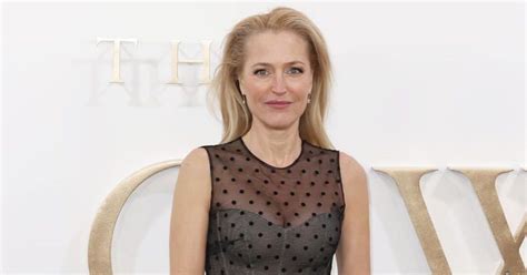 Golden Globes 2024 Gillian Anderson Slammed For Sporting Vag Dress With Unfinished Ragged