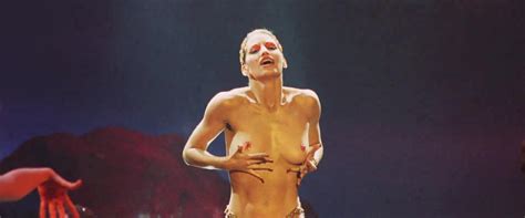 Gina Gershon Nude Showgirls MoviesSexScenes