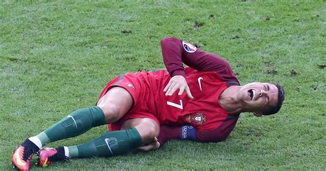 Cristiano Ronaldo Screams In Pain After Injury At Euro 2016 Final Us