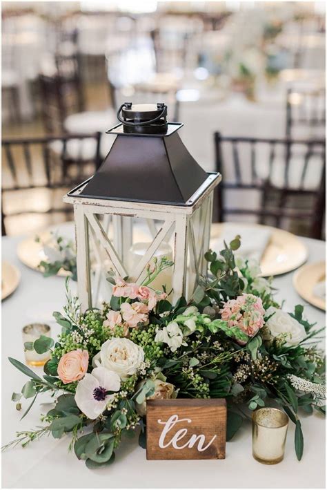 20 Rustic Lantern Wedding Centerpieces For 2020 Roses