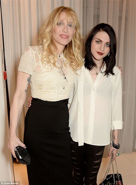 Courtney Love And Daughter Frances Bean Cobain Make Rare Appearance Together Daily Mail Online