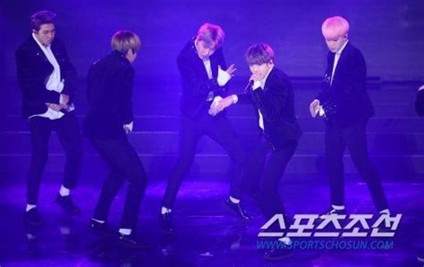 Bts At The 6th Gaon Chart Music Awards Armys Amino