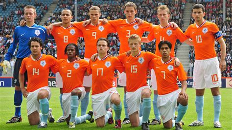 Het nederlands voetbalelftal is een team van mannelijke voetballers dat nederland vertegenwoordigt in internationale wedstrijden. Waar zijn de gouden jeugdelftallen van 2011 en 2012 ...