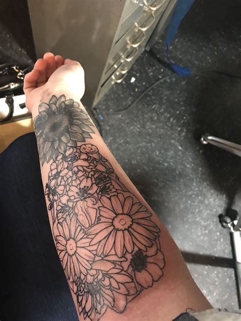 Pin By Serena Bricker On Tattoos Geometric Tattoo Tattoos Flower Tattoo