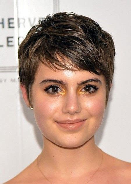 20 Short Haircuts for Chubby Faces