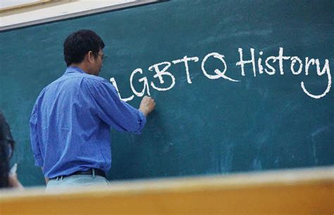 illinois governor signs bill mandating schools teach lgbt history