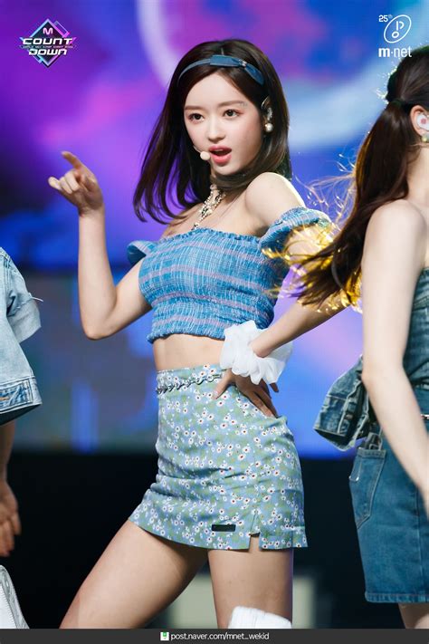 10 Times Oh My Girl S Arin Showed Off Her Tiny Ant Waist Artofit