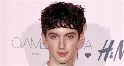 Troye Sivan Drops New Song Easy From Upcoming Ep In A Dream