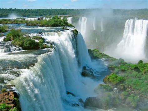 Capturando La Majestuosidad De Las Cataratas Del Iguazú