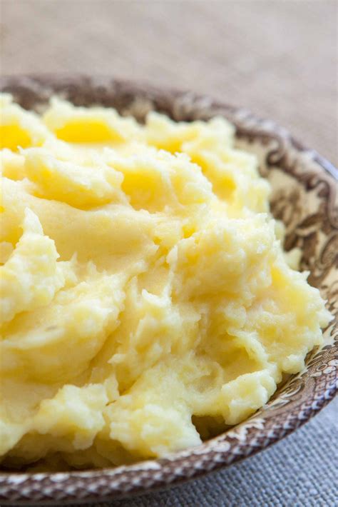 Chili and cayenne pepper are not ingredients. Creamy Mashed Potatoes - Kitchen Dose
