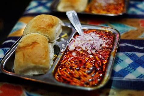 The bold flavors of this peppery dish are accentuated with a dash of lemon, packing in an explosion of flavors in every bite. How To Cook Every Things: How To Make Misal Pav Maharashtrian Recipe