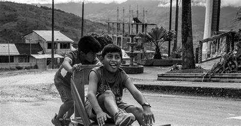 Juegos tradicionales quiteños en el fortalecimiento de la identidad cultural de niños . Juegos Tradicionales De Quito Collage / Juegos ...