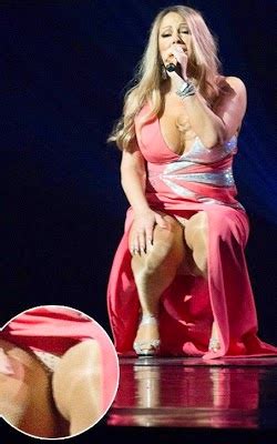 Welcome To Abujagist Photo Mariah Carey Suffers Wardrobe Malfunction