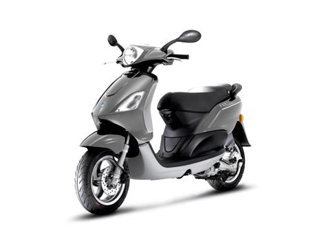Piaggio Fly 50 4v The Agile Affordable Scooter Autoevolution