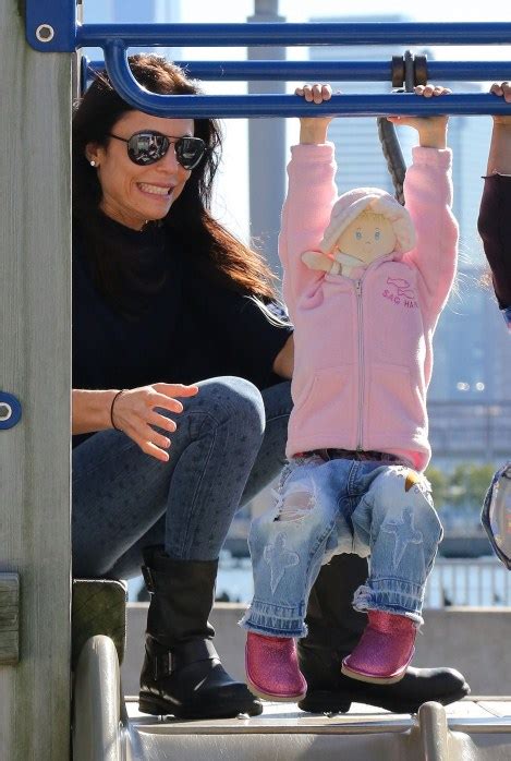 “real Housewife” Bethenny Frankel Takes Her Daughter Bryn To A Playground In New York City Ny