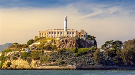 Maybe you would like to learn more about one of these? Alcatraz: la prisión más famosa del mundo