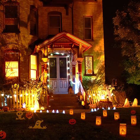 20 Halloween House Decorations Outside