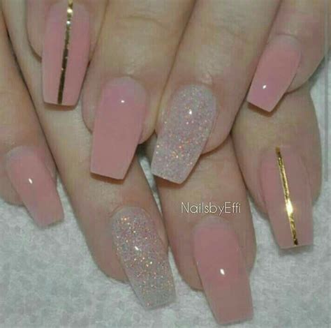 Diseños para uñas largas manicura para uñas cortas manicura de uñas uñas ovaladas cuadradas uñas color rosa palo esmalte de uñas brillante diceños de uñas acrilicas uñas postizas cortas uñas acrílicas brillantes. Uñas acrílico rosa con gliter | Manicura de uñas, Manicura ...