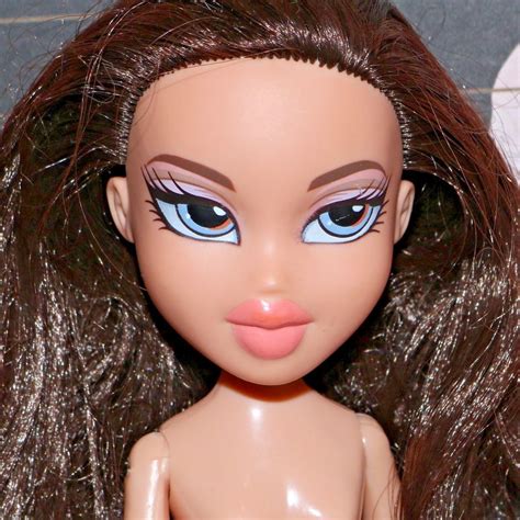 Bratz Doll With Brown Hair And Blue Eyes Doll Vgr