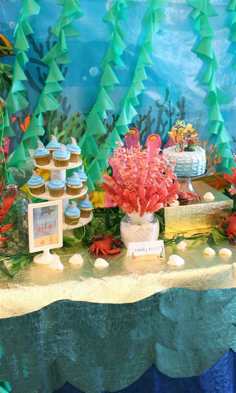 Ocean Themed Birthday Party Table Complete With Diy Seaweed Garland