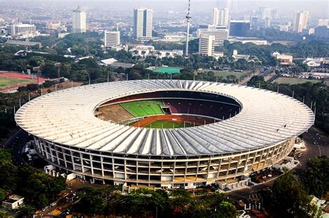 Polisi Duga Korban Dobrak Pintu Masuk Atap Stadion GBK