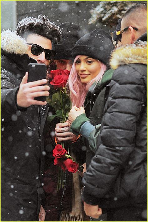 Kylie Jenner Poses With Roses In Pink Wig Photo 3580142 Kylie Jenner