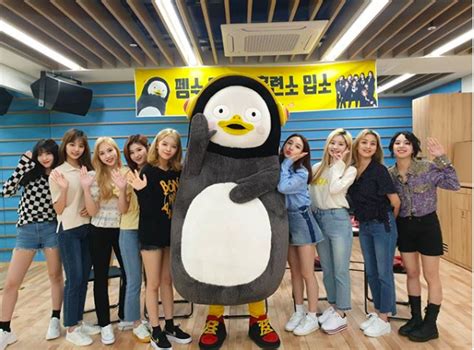 Pengsoo The Giant Brutally Honest Superstar Penguin Seoulbeats