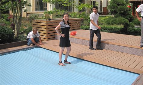 Swimming pools — along with items like trampolines and playground equipment — are what's known as attractive nuisances. Automatic Pool Cover Slats for Above ground pool