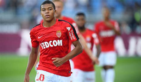 €160.00m* dec 20, 1998 in.facts and data. Kylian Mbappe - Verschränkte Arme und ein offenes ...