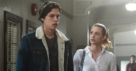 Riverdale Lili Reinhart Responds To Fan Calling Her And Cole Sprouse