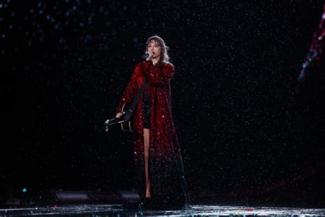 Live Review Taylor Swift Phoebe Bridgers Gayle In Foxborough Ma New England Sounds